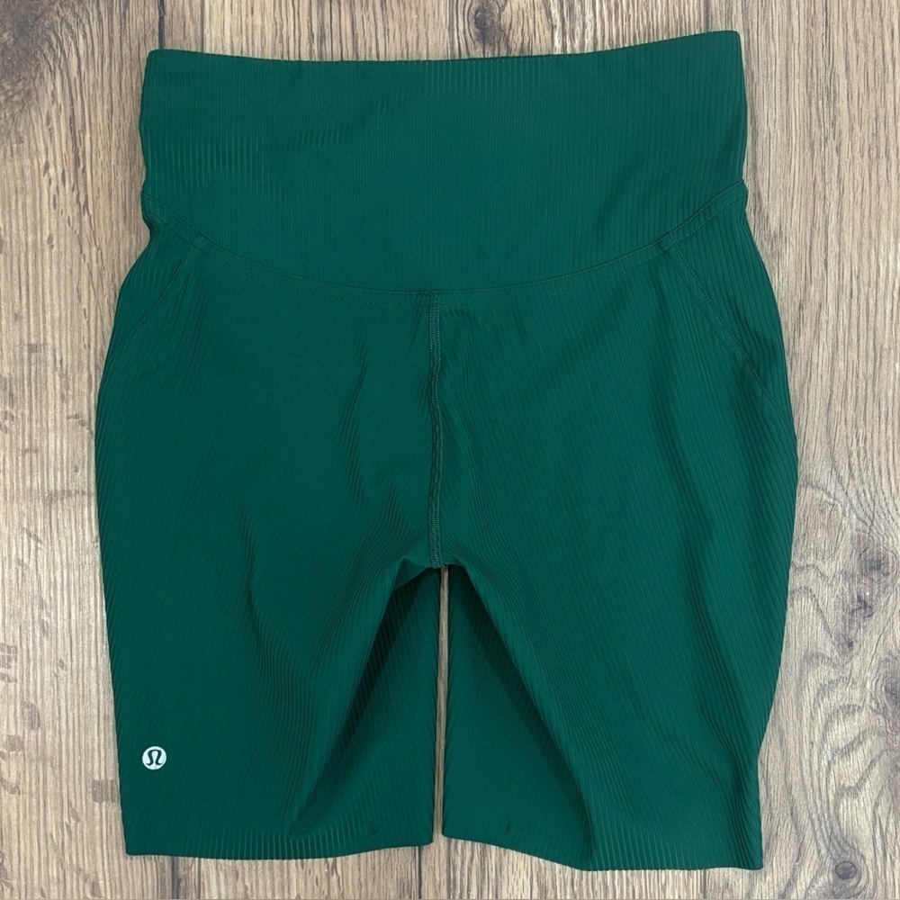 Lululemon Base Pace High Rise Shorts 8" Ribbed Nulux Size 6 Everglade Green